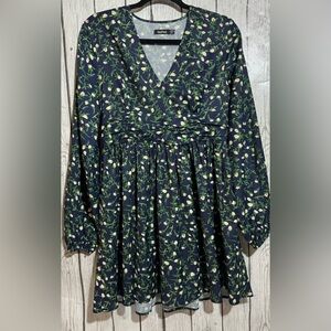 Boohoo Women’s Long Sleeve Dress Floral size 8